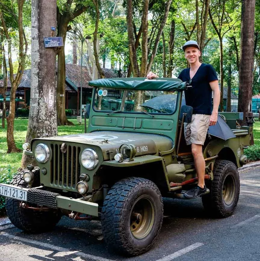 militaerjeep im wiedervereinigungspalast in ho chi minh stadt Militärjeep im Wiedervereinigungspalast in Ho-Chi-Minh-Stadt