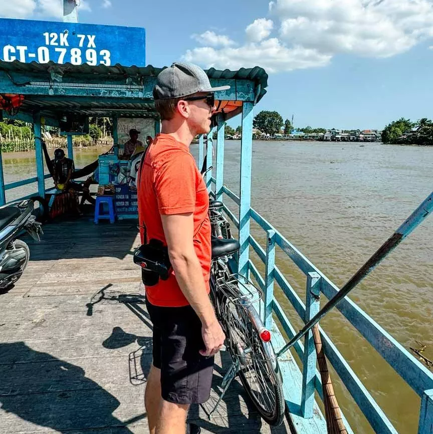 Mit dem Fahrrad bequem die Fähre nehmen in Can Tho