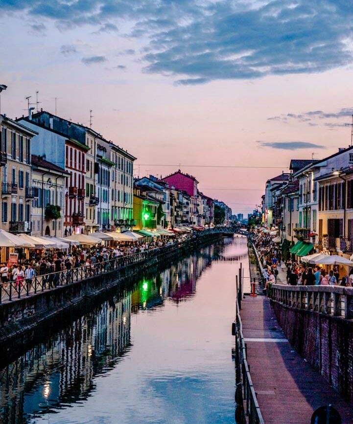 Navigli-Kanal bei Sonnenuntergang in Mailand