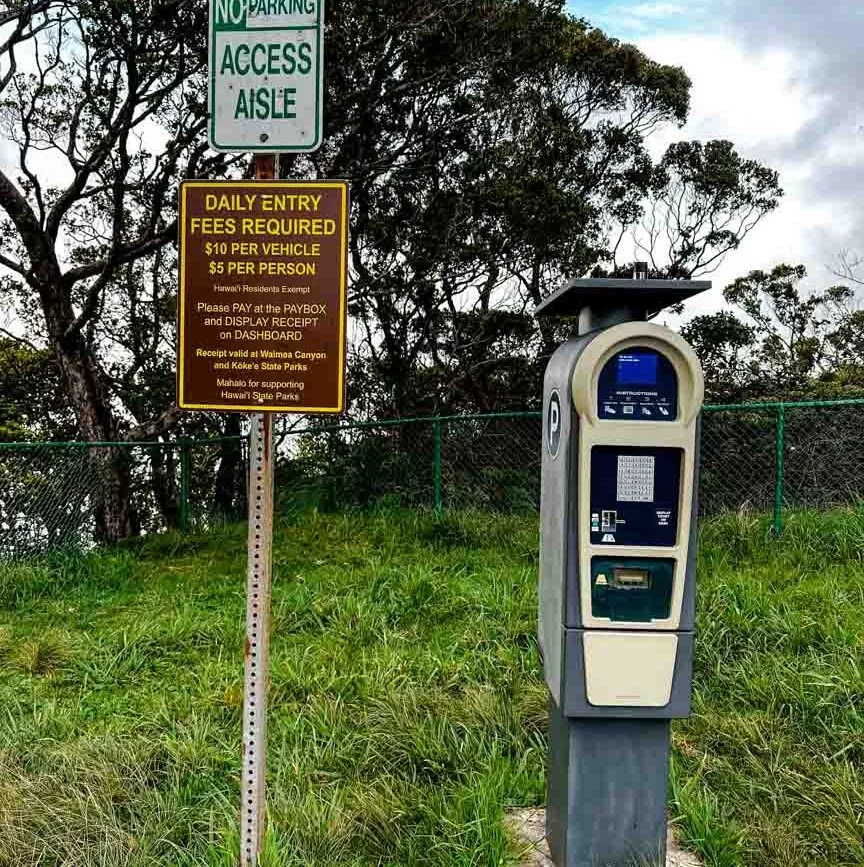 parkautomat im nationalpark auf hawaii mit mietwagen muss man bezahlen