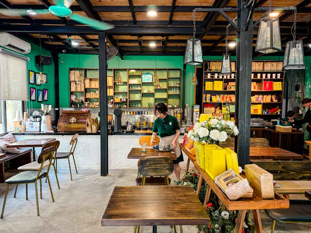 phinholic cafe in hue vietnam