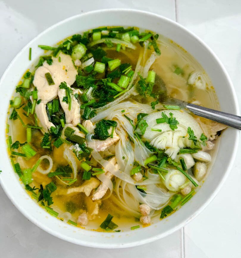 pho suppe phong nha vietnam loeffel in schuessel