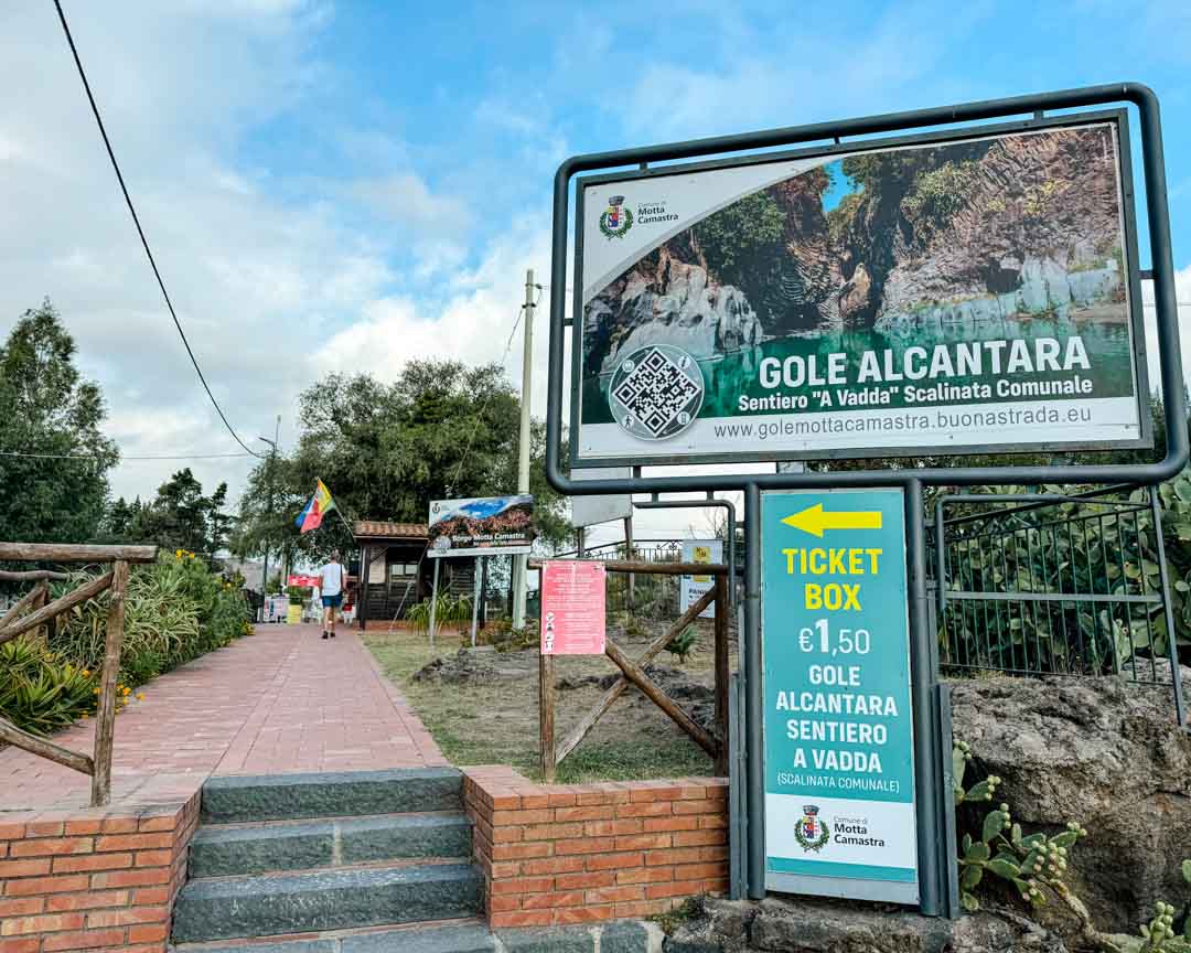 schild zum comunale eingang alcantara schlucht