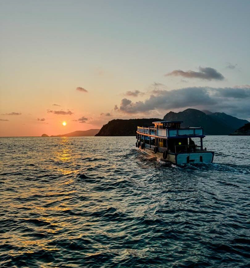 sonnenuntergang beim tauchen auf con dao