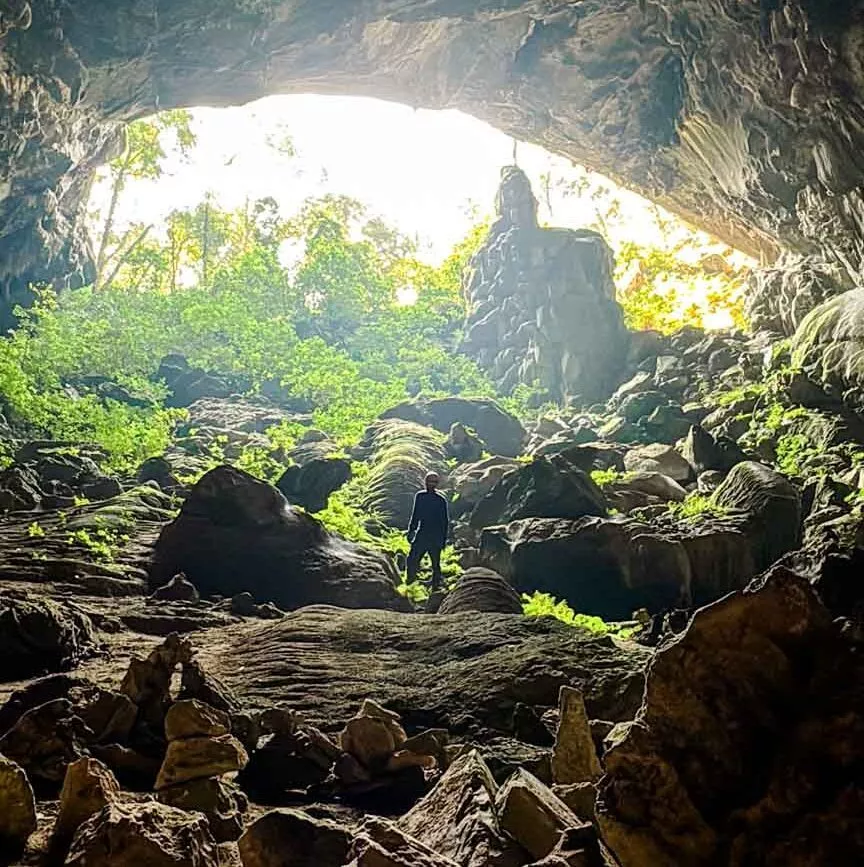tom am hoehleneingang in phong nha vietnam