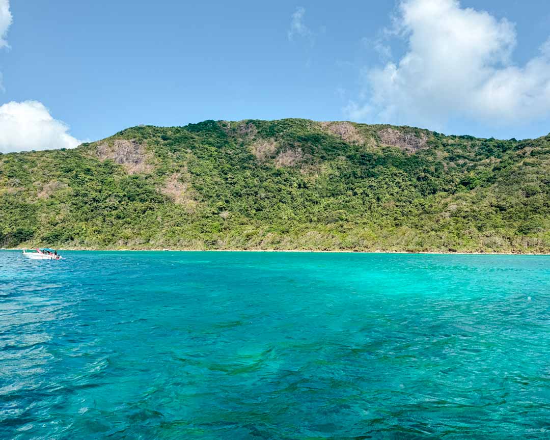 tuerkisblaues wasser schoener schnorchelspot auf con dao