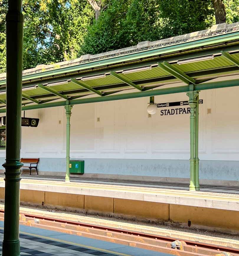 u bahn station stadtpark in wien staedtetrip