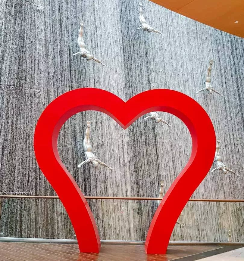 UAE Dubai Human Waterfall in der Dubai Mall