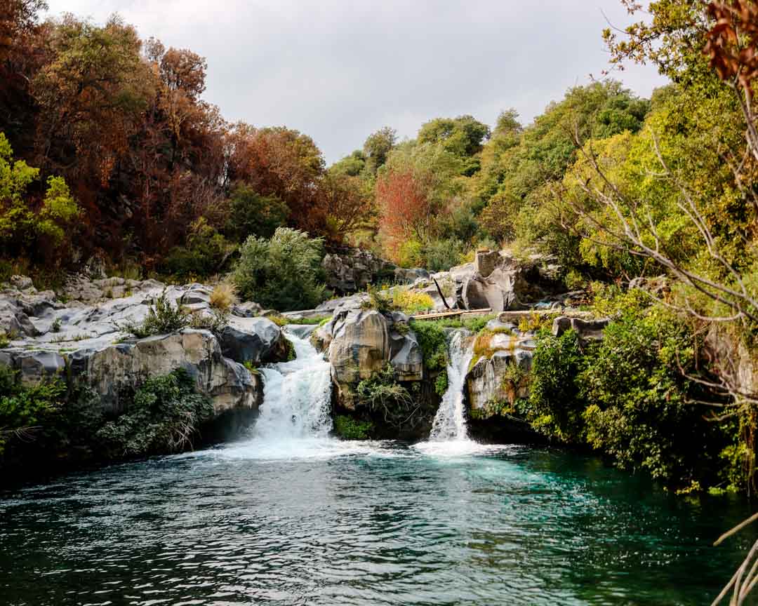 wandern in der alcantara schlucht umgebung
