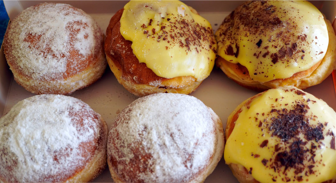 berliner pfannkuchen gebaeck aus berlin staedtetrip