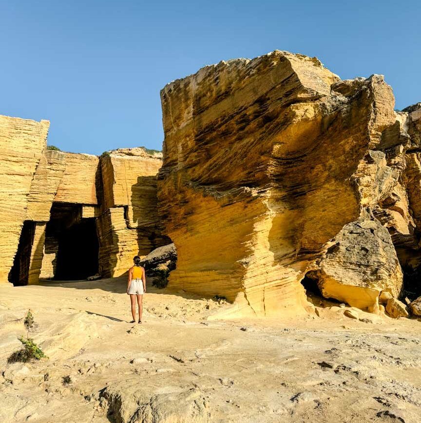 Bue Marino Beach, ehemalige Tagebauwerke