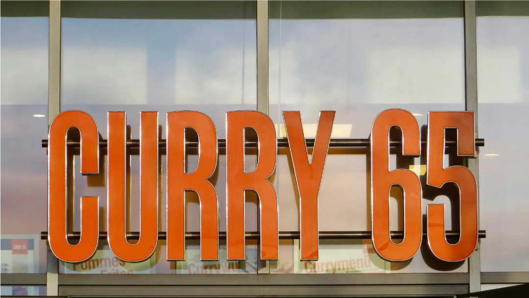 currywurst laden curry 65 schriftzug berlin staedtetrip