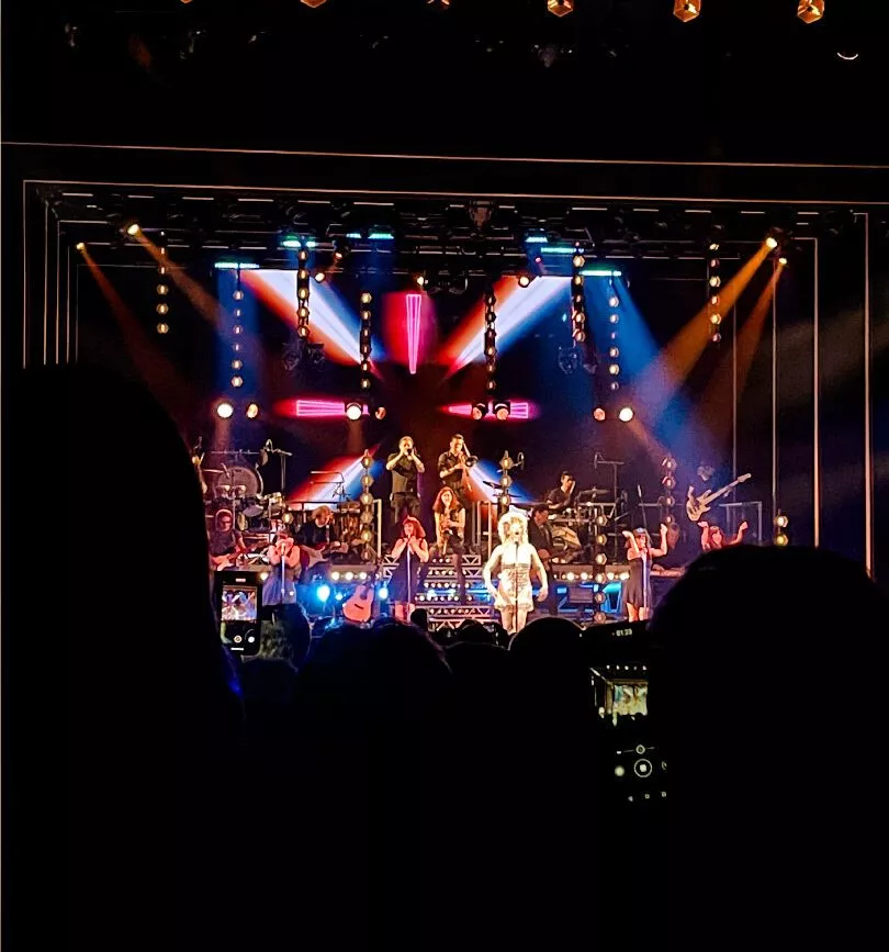 das tina turner musical buehne im apollo stage theater in hamburg das tina turner musical buehne im apollo stage theater in hamburg