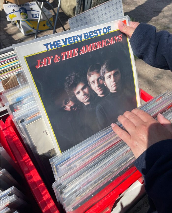 Flohmarktstand mit Schallplatten im Schanzenviertel in Hamburg