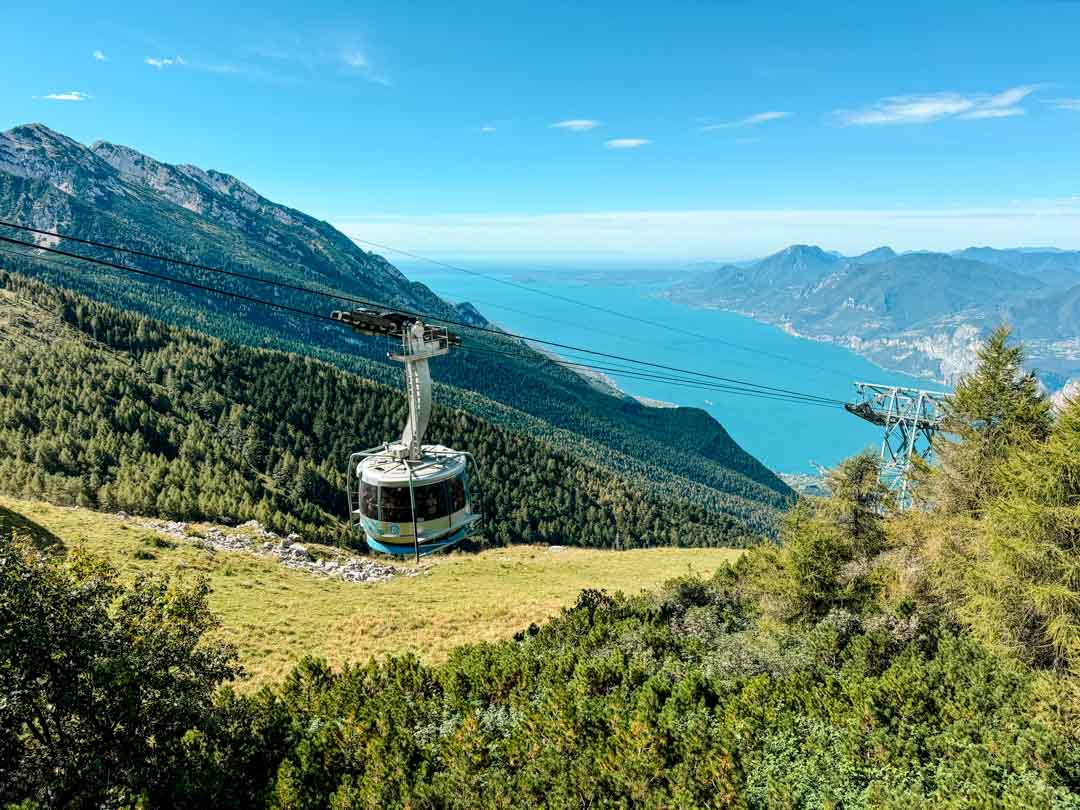 gondel auf den monte baldo am gardasee Gondel auf den Monte Baldo am Gardasee