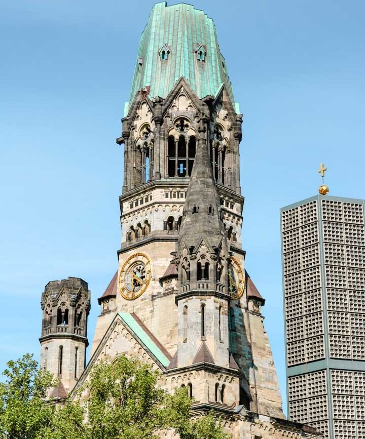 kaiser wilhelm gedaechtniskirche am ku damm in berlin staedtetrip