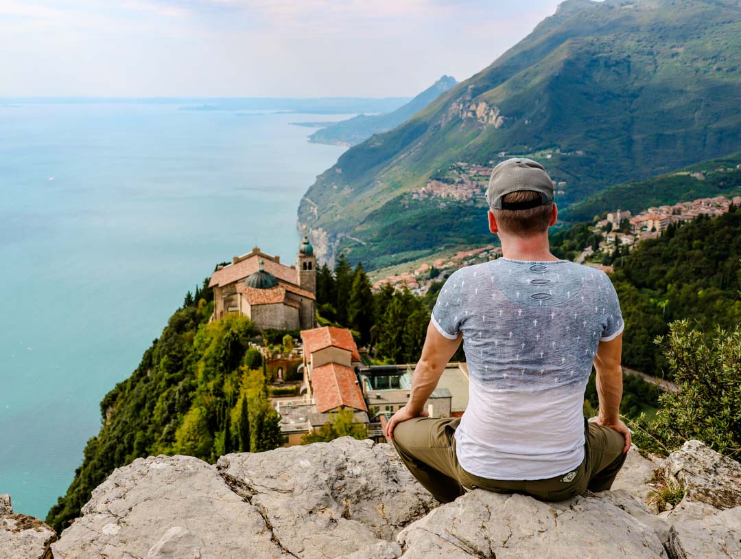 kleine wanderung ab kloster montecastello zum gipfelkreuz
