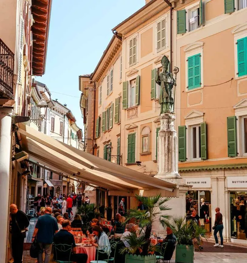 schoene gassen in salo am gardasee altstadt