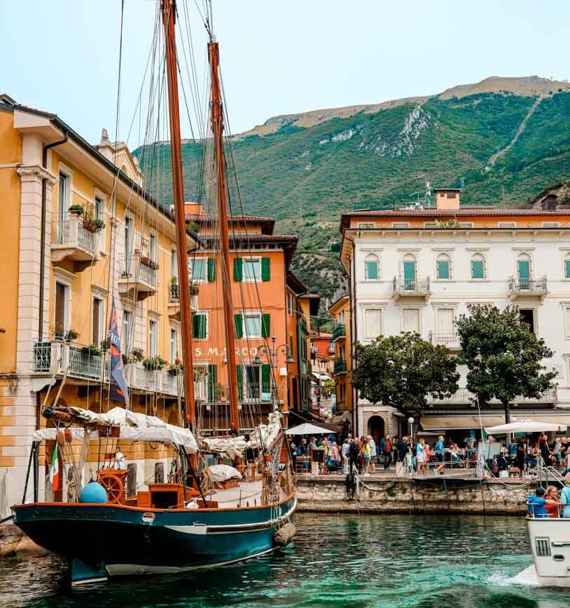 schoener hafen in malcesine am gardasee