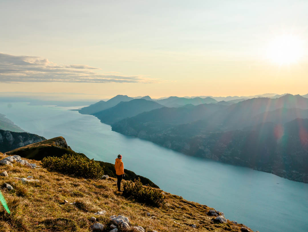 sonnenuntergang auf dem monte altissimo am gardasee Sonnenuntergang auf dem Monte Altissimo am Gardasee