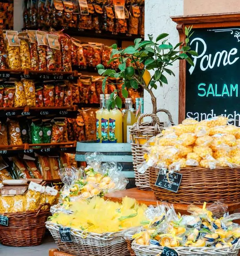 souvenirs aus zitronen in limone am gardasee