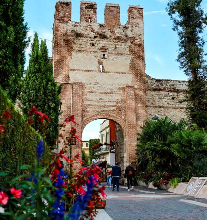 Stadtmauern rund um die Altstadt in Lazise