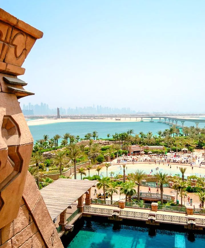uae dubai aquaventure park mit ausblick auf die skyline UAE Dubai Aquaventure Park mit Ausblick auf die Skyline