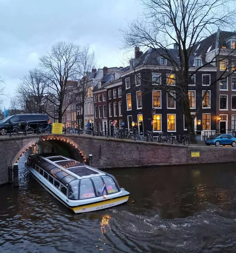 Amsterdam Grachtenfahrt Abendstimmung