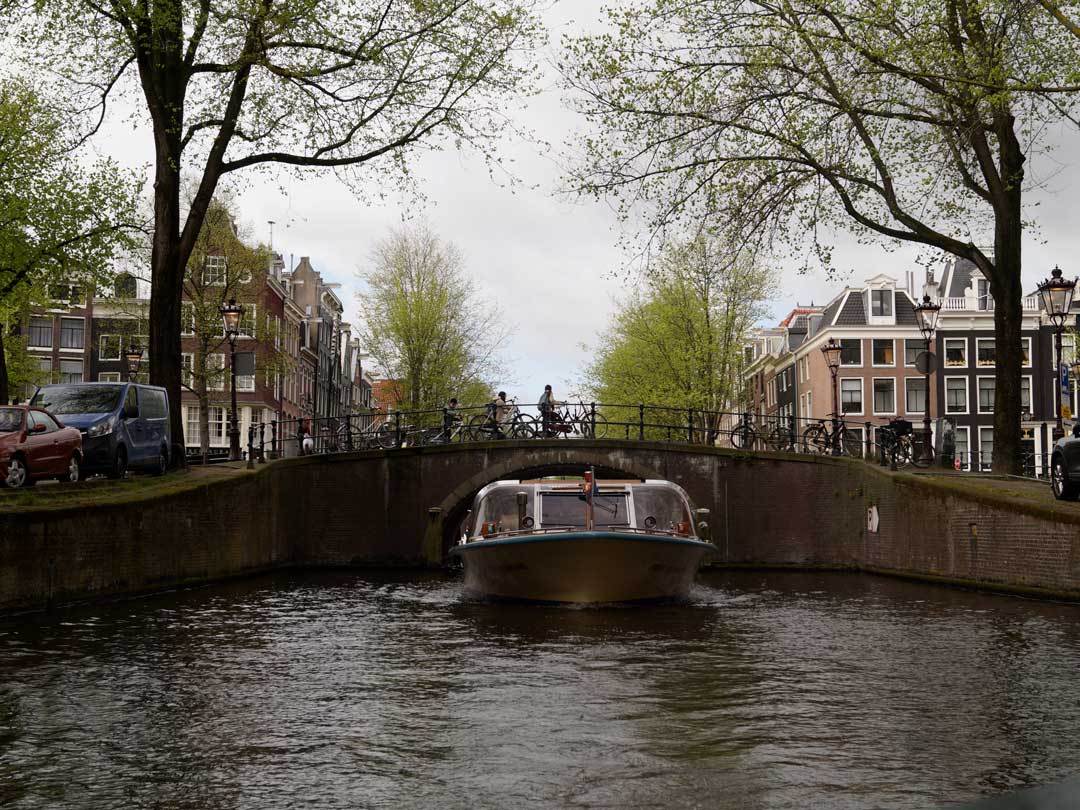 amsterdam grachtenfahrt boot