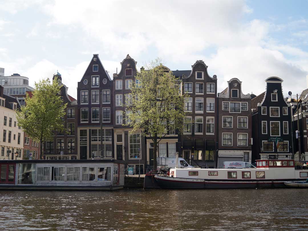 amsterdam grachtenfahrt hausfront