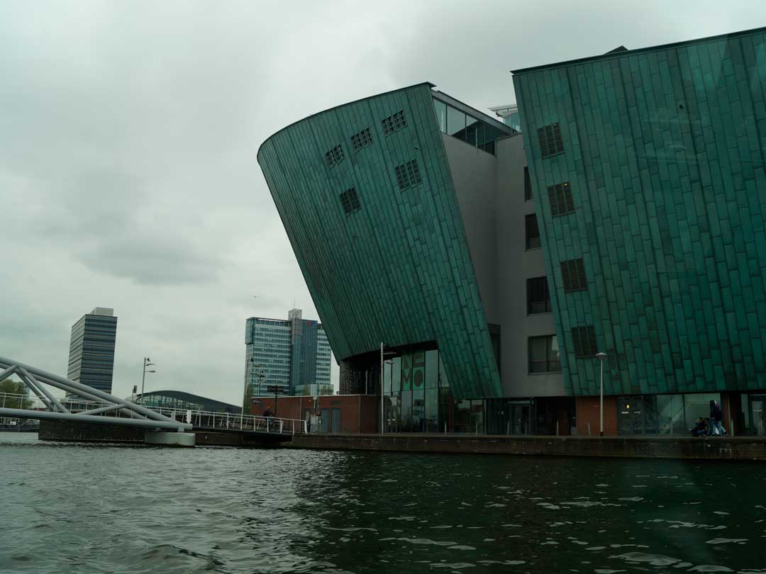 amsterdam grachtenfahrt museum nemo
