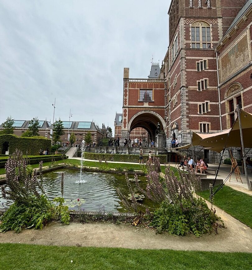 amsterdam rijksmseum gaerten springbrunnen