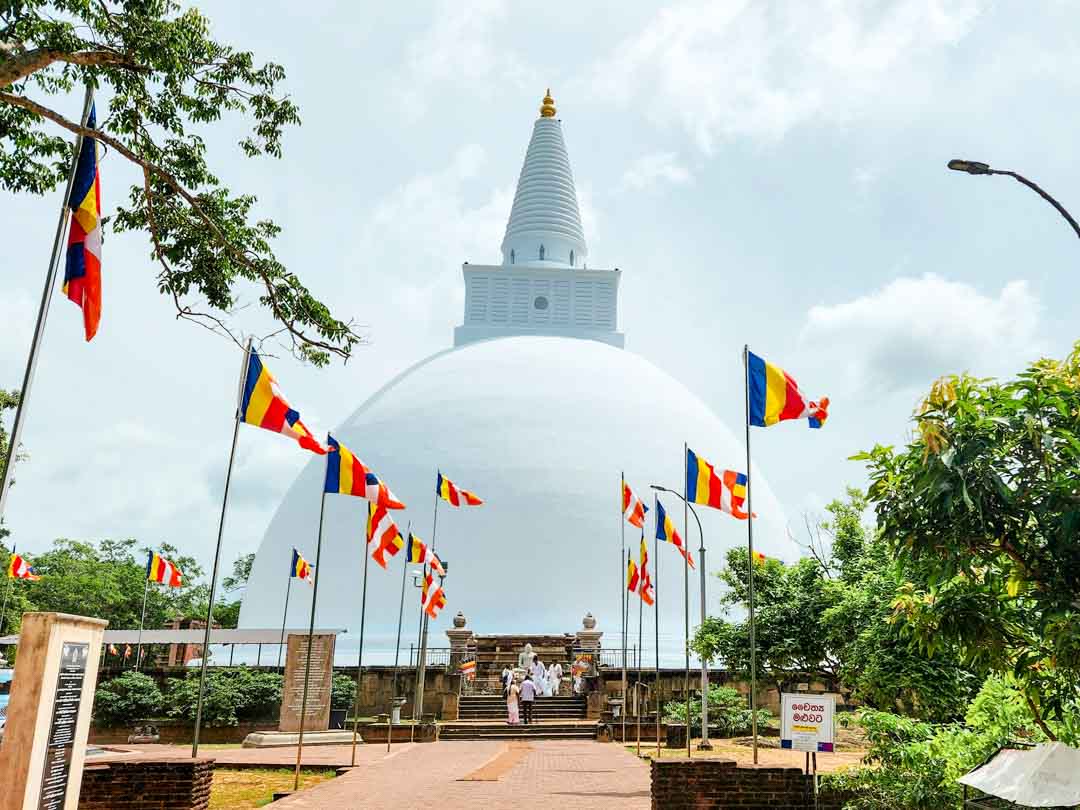 Sri Lanka Anuradhpura Ruwanweli Maha Seya