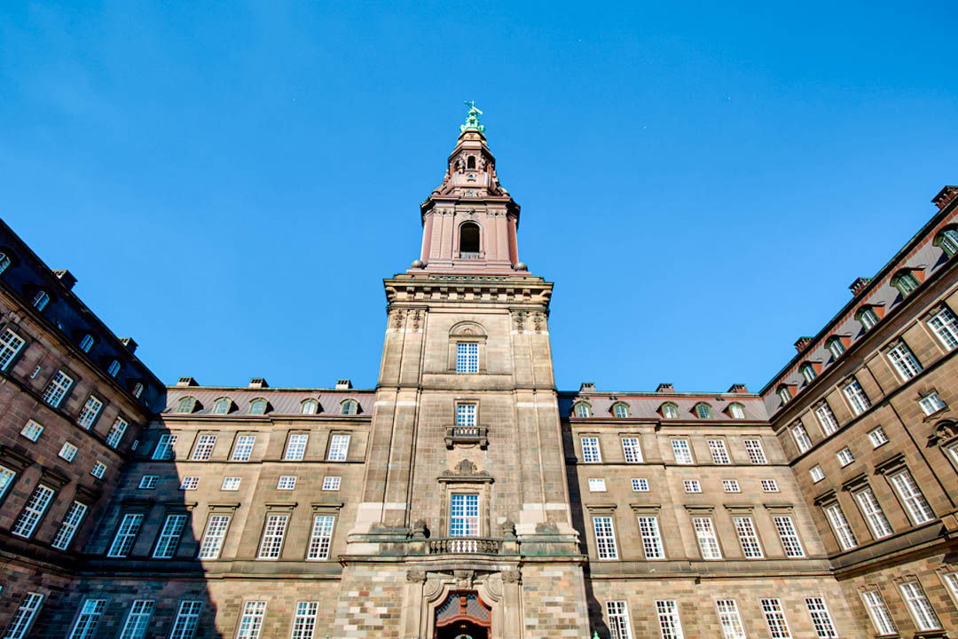 christiansborg schloss in kopenhagen daenemark christiansborg schloss in kopenhagen daenemark