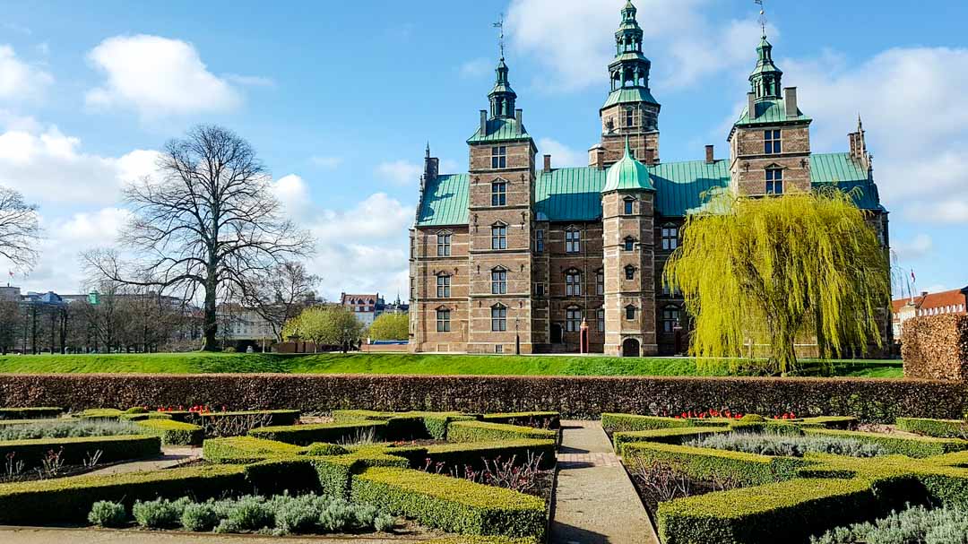 schloss und schlossgarten rosenborg in kopenhagen daenemark rosenborg 02 schloss und schlossgarten rosenborg in kopenhagen daenemark rosenborg 02
