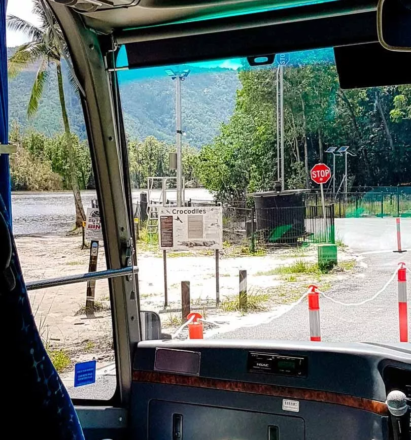 Australien Cairns Warnschild vor der Fähre 2