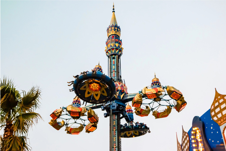 fahrgeschaeft fatamorgana im tivoli kopenhagen Fahrgeschäft Fatamorgana im Tivoli, Kopenhagen