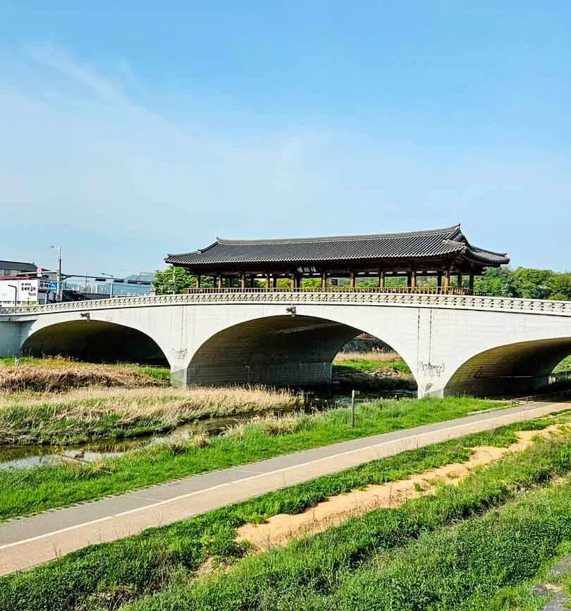 suedkorea jeonju bruecke am fluss suedkorea jeonju bruecke am fluss