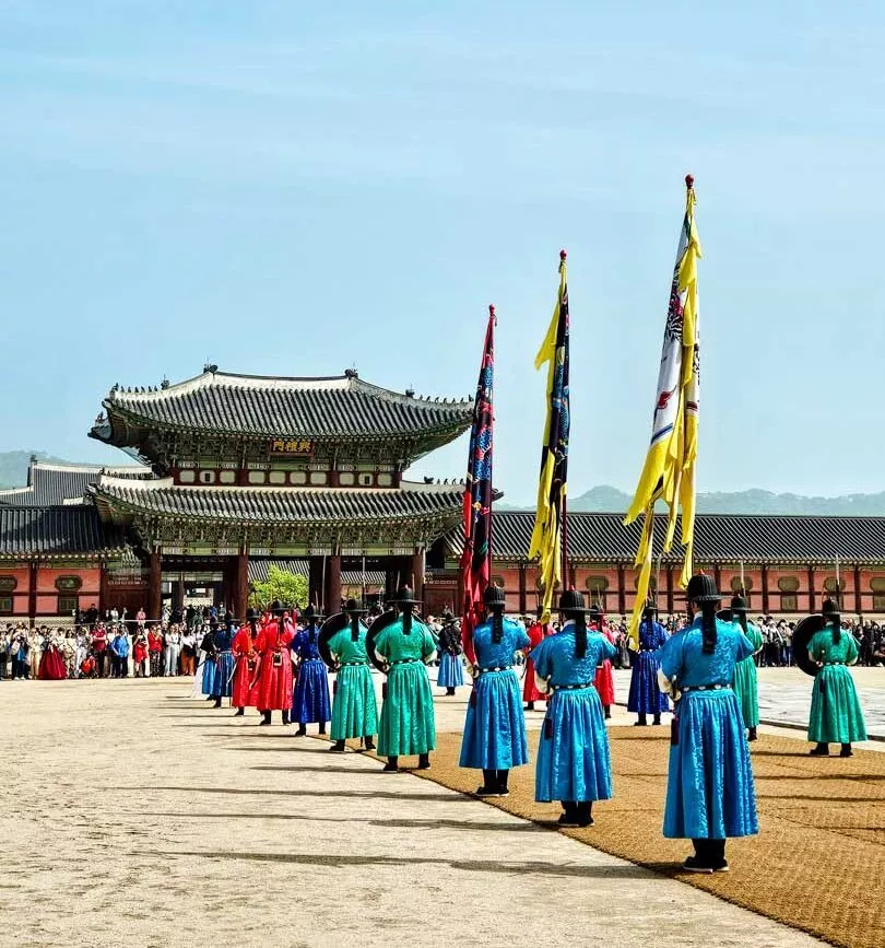 suedkorea seoul gyeongbokgung palace change of guards suedkorea seoul gyeongbokgung palace change of guards