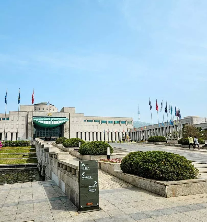 suedkorea seoul kriegsmuseum von aussen suedkorea seoul kriegsmuseum von aussen