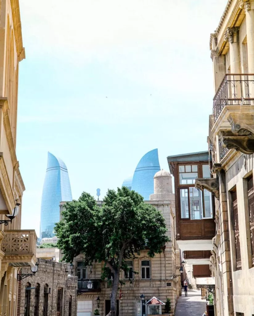 baku altstadt ausblick flame towers