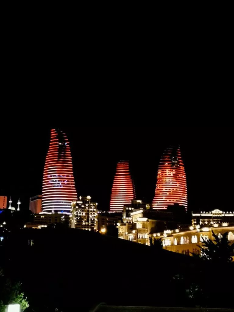 baku daguestue park ausblick flame towers