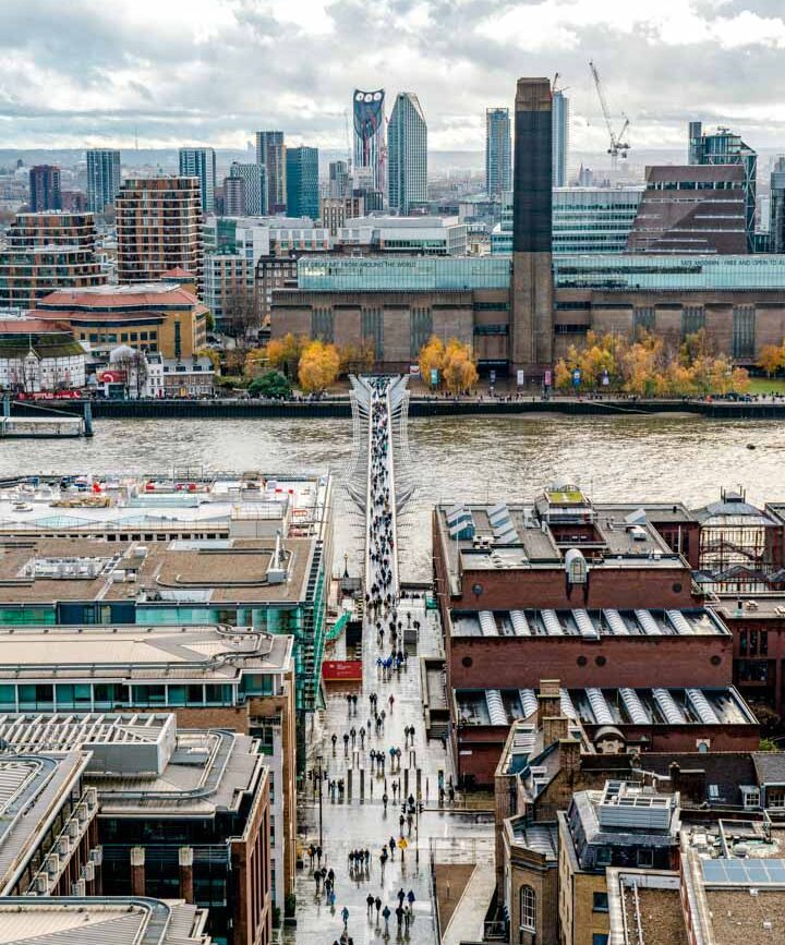 england london st paul cathedral blick auf die millennium bridge