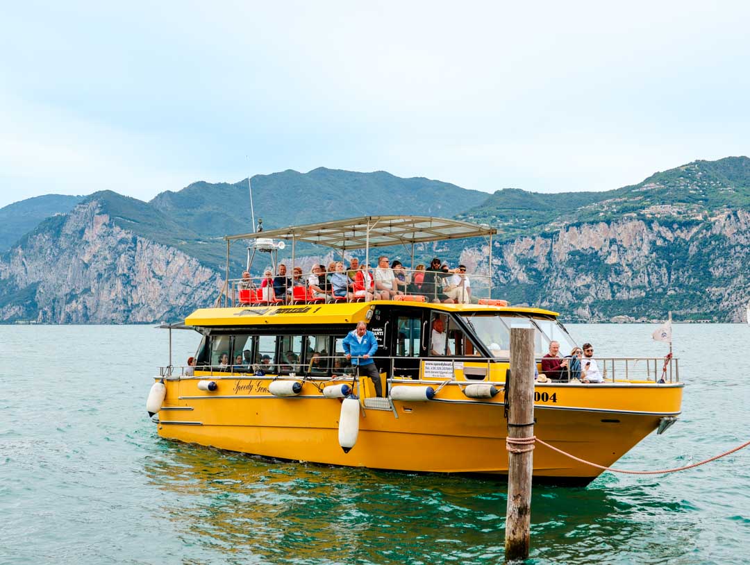 faehre am gardasee