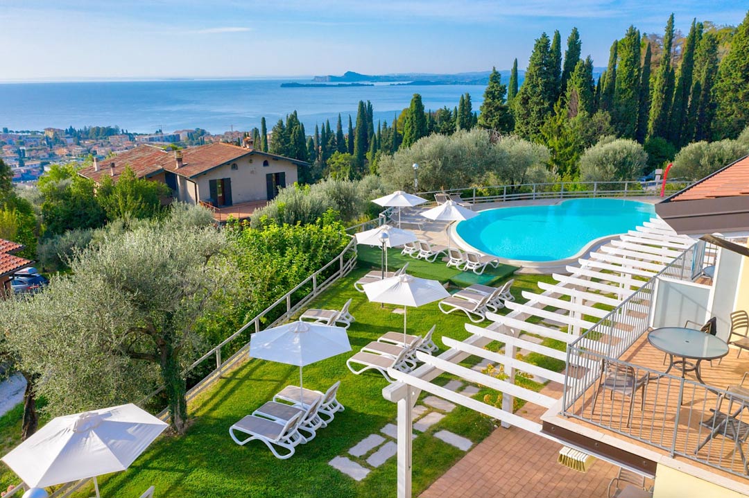 gardasee unterkunft maderno la chioma di berenice ausblick pool