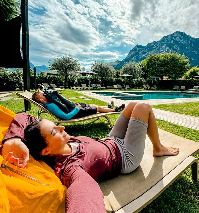 gardasee unterkunft mit pool und bergblick