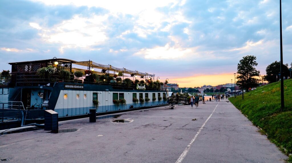 krakau promenade an der weichsel