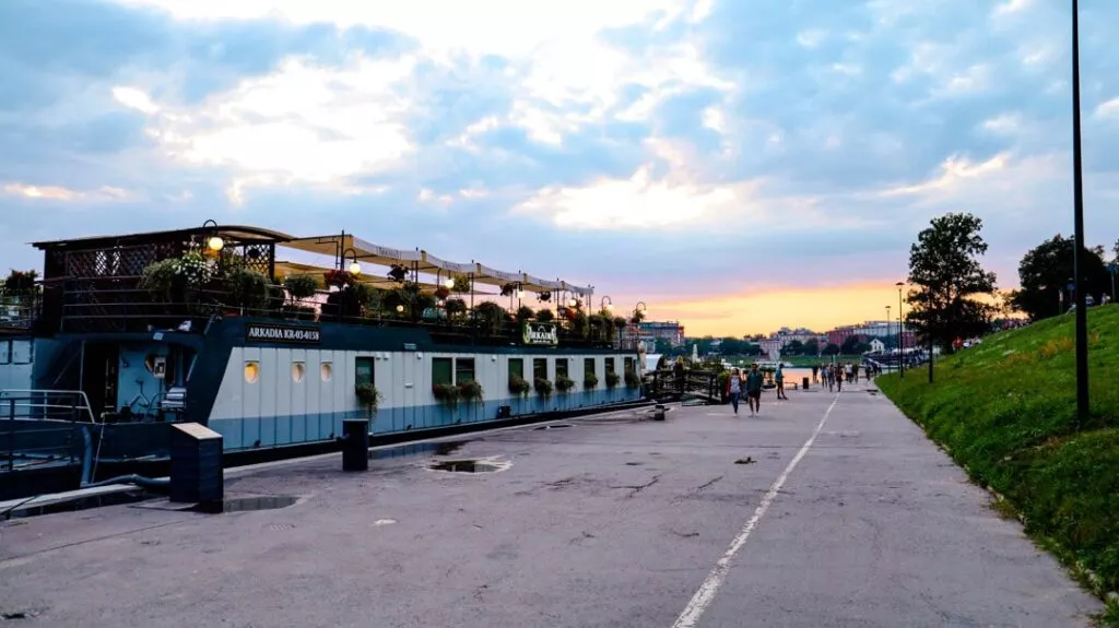 krakau promenade an der weichsel