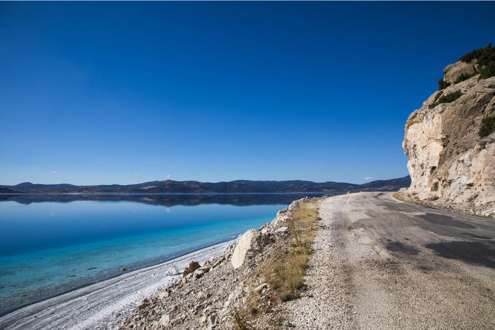 mietwagen in der tuerkei strasse entlang der kueste