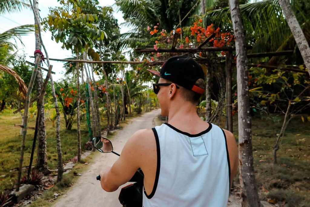 mit dem roller unterwegs